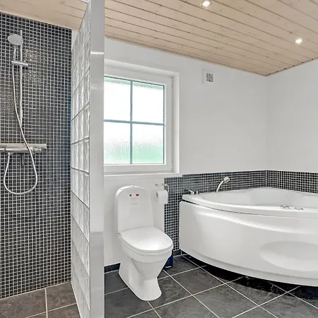 4 Bedroom In Romo